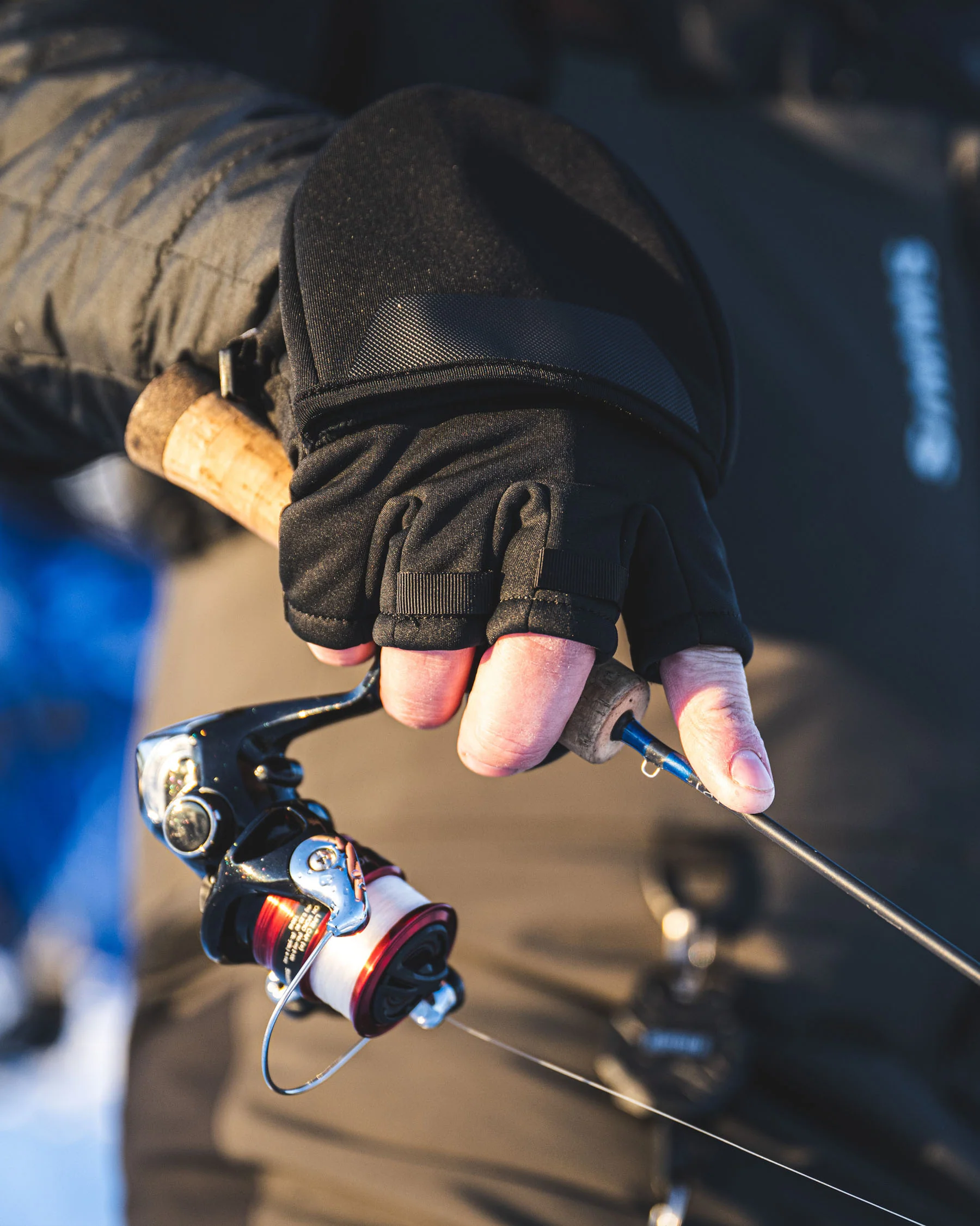 WINDSTOPPER® Foldover Fishing Mitt - Image 3