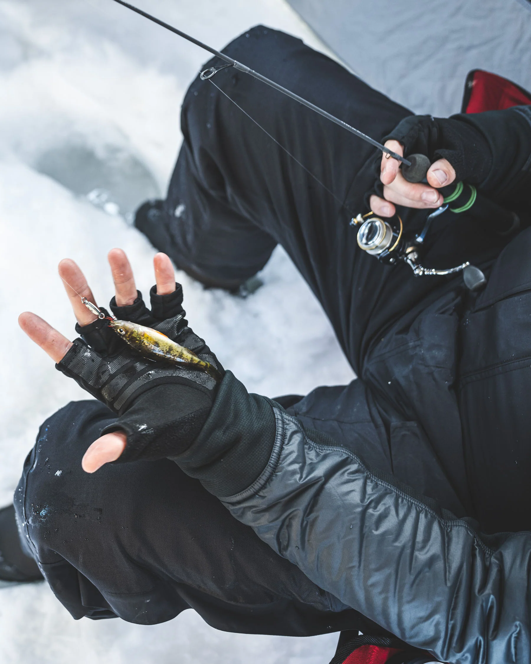 WINDSTOPPER® Half-Finger Fishing Glove - Image 3